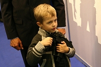 Ребенок с оружием - фото