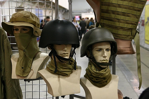 Кевларовые каски для украинских военных - фото