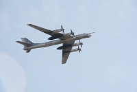 Стратегический бомбардировщик Ту-95 над Ростовом-на-Дону