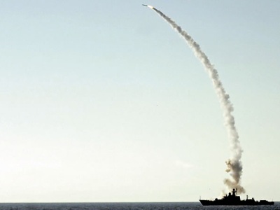 Крылатые ракеты Калибр в море
